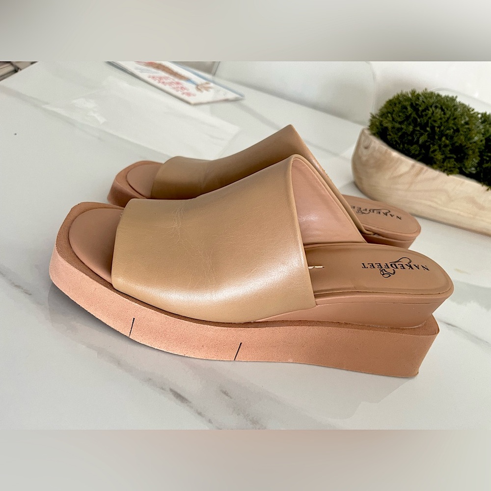 ❌ SOLD ❌ Naked Feet heeled ‘infinity’ wedges